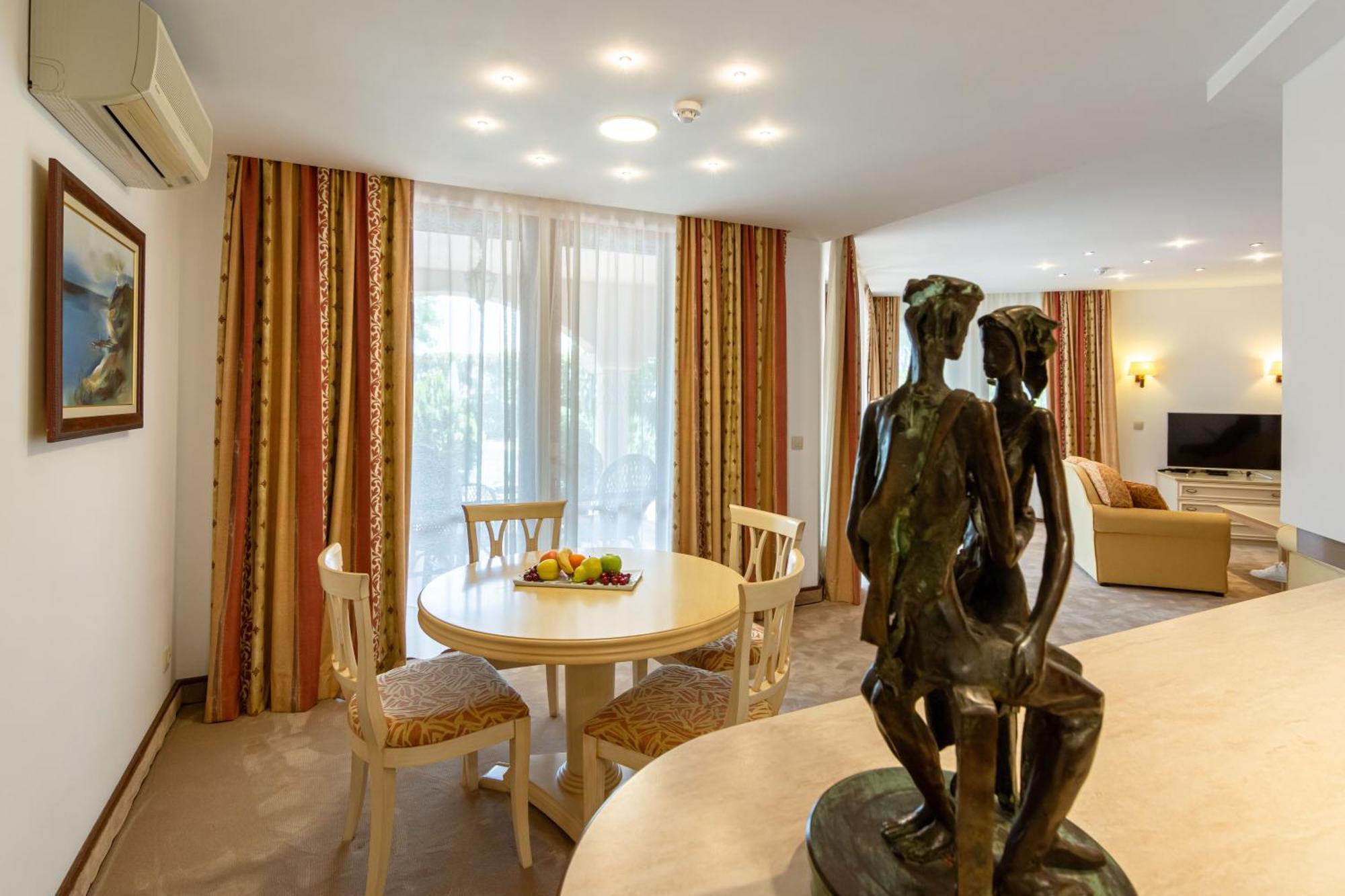 Helena Vip Villas And Suites Słoneczny Brzeg Zewnętrze zdjęcie