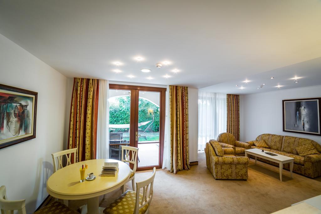 Helena Vip Villas And Suites Słoneczny Brzeg Zewnętrze zdjęcie